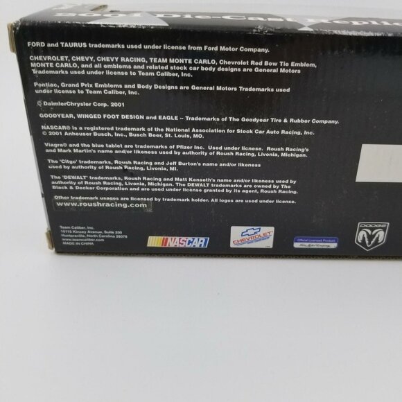 2001 Ford Taurus Team Caliber 1:24 Scale Blue #6 Mark Martin Pfizer Nascar New - Picture 3 of 5